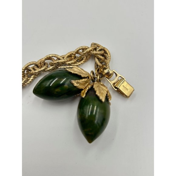 Vintage Signed NAPIER Bakelite Charm Green Acorn Bracelet Clip On Earrings Set - Picture 5 of 11
